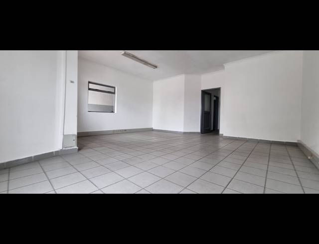 1,037M² WAREHOUSE TO LET IN AIRPORT INDUSTRIA